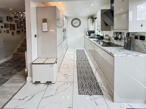 Kitchen- click for photo gallery